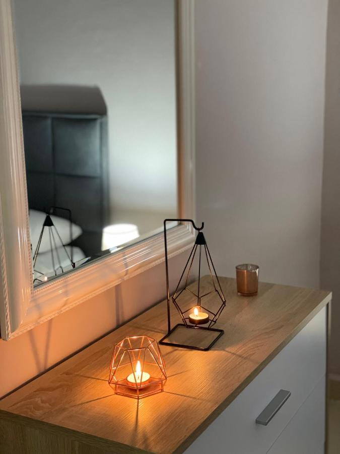 Apartament 2bdr Komuna E Parisit