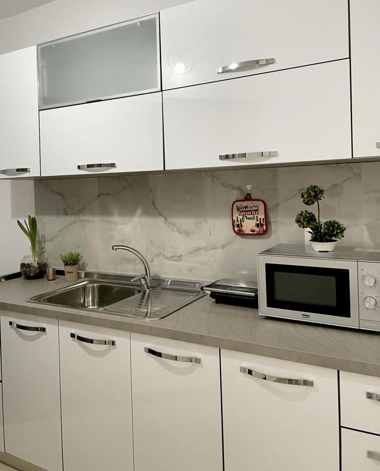 2bdr Komuna E Parisit Apartament *